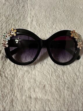 Betsy Johnson Black Floral Sunglasses NWT